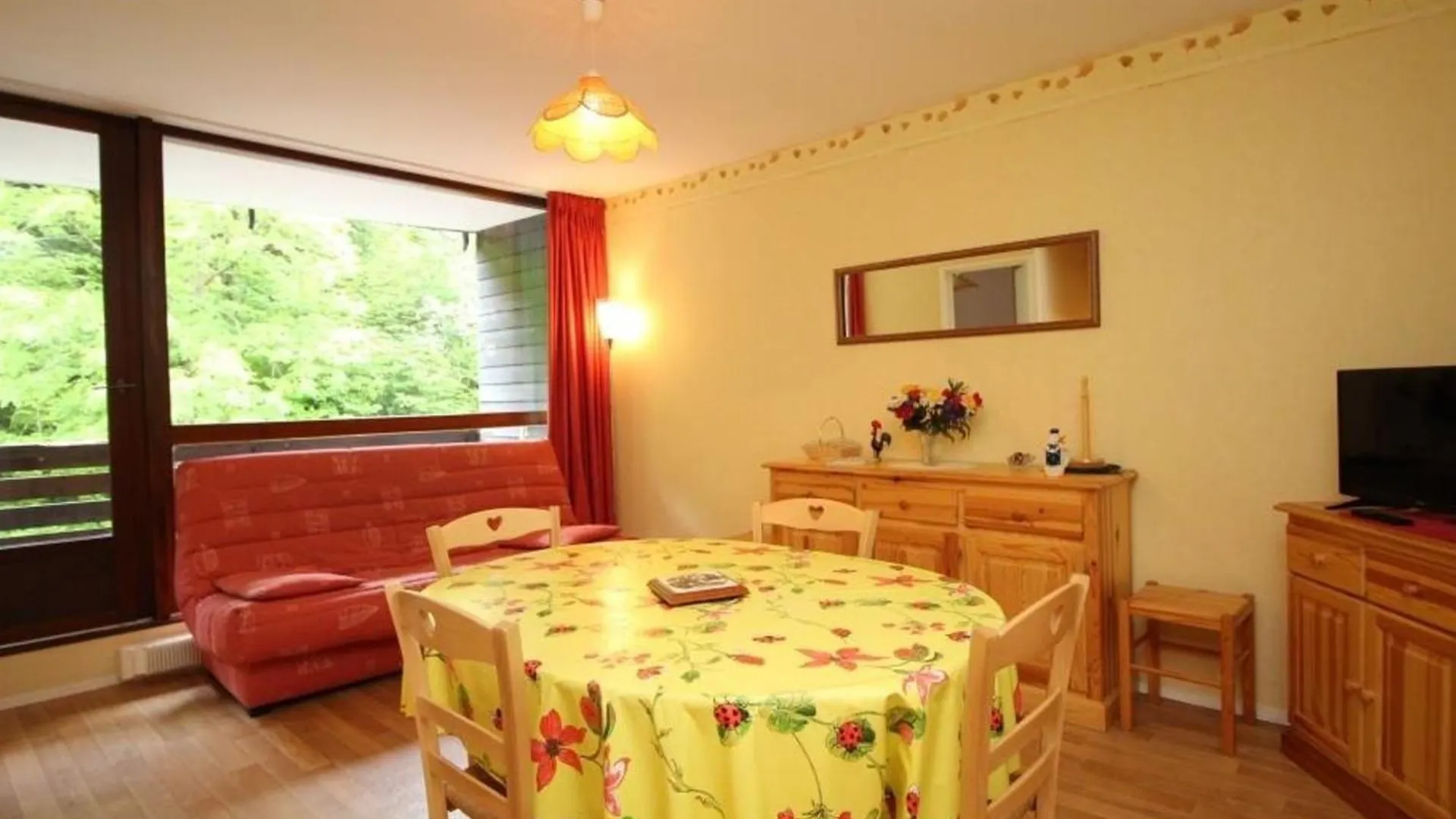 Mont Dore: T2 Avec Balcon Et Parking Prive - Fr-1-608-136